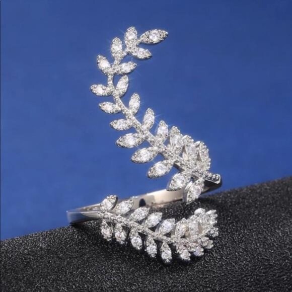 ADJUSTABLE 925 STERLING SILVER DIAMOND RING, CUTE RING, SHINY RING. - Picture 4 of 4